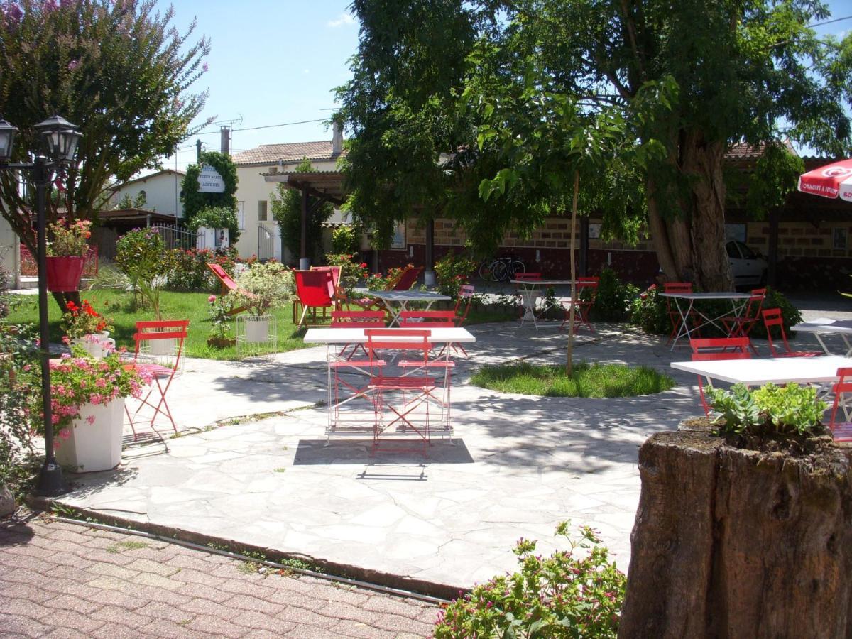 Hotel Les Vieux Acacias Queyrac Exterior photo