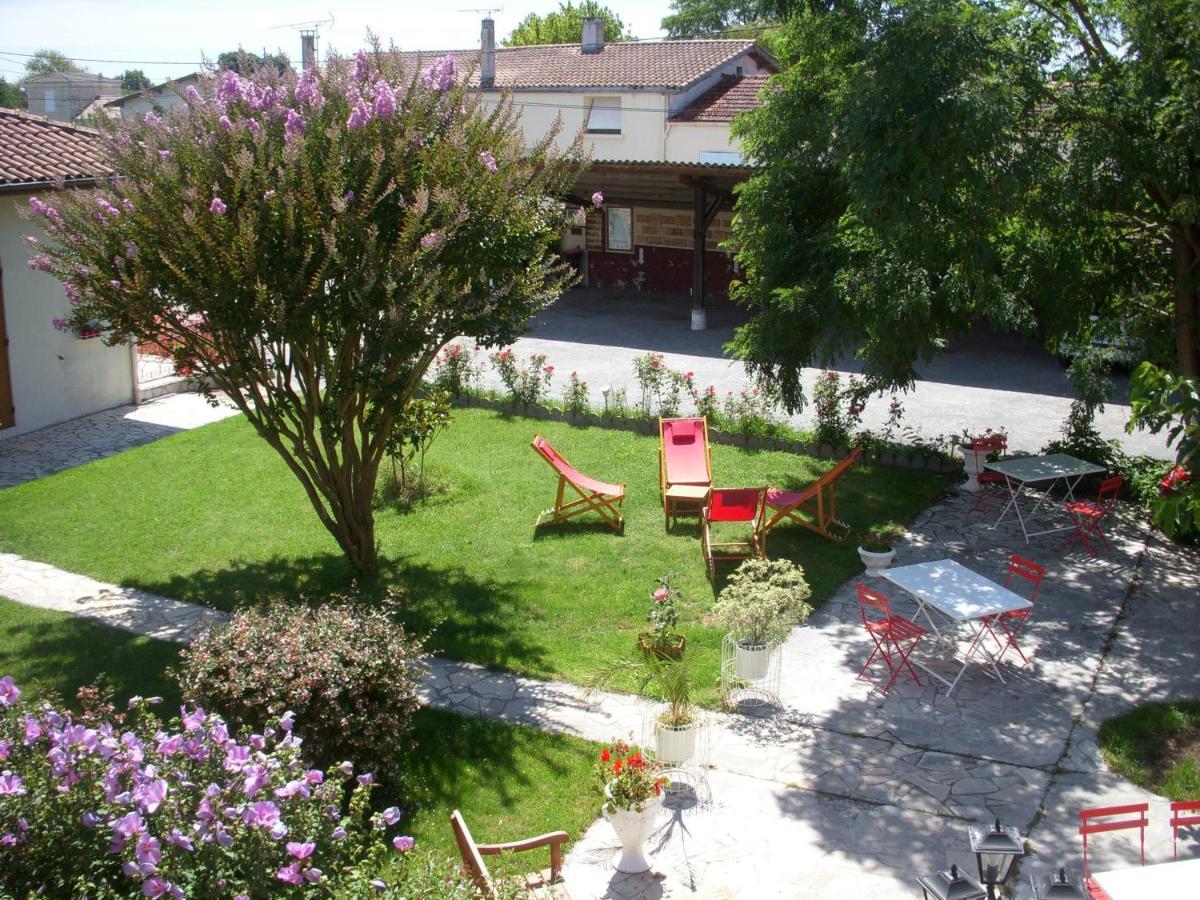 Hotel Les Vieux Acacias Queyrac Exterior photo