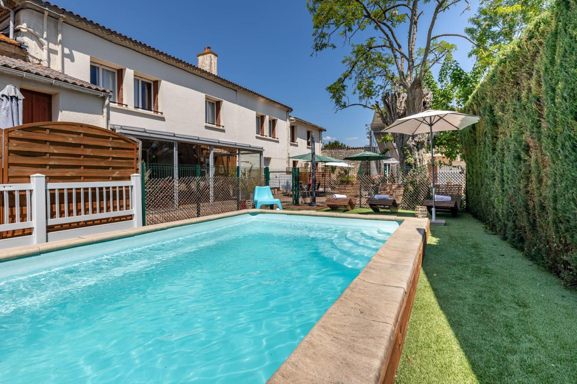 Hotel Les Vieux Acacias Queyrac Exterior photo