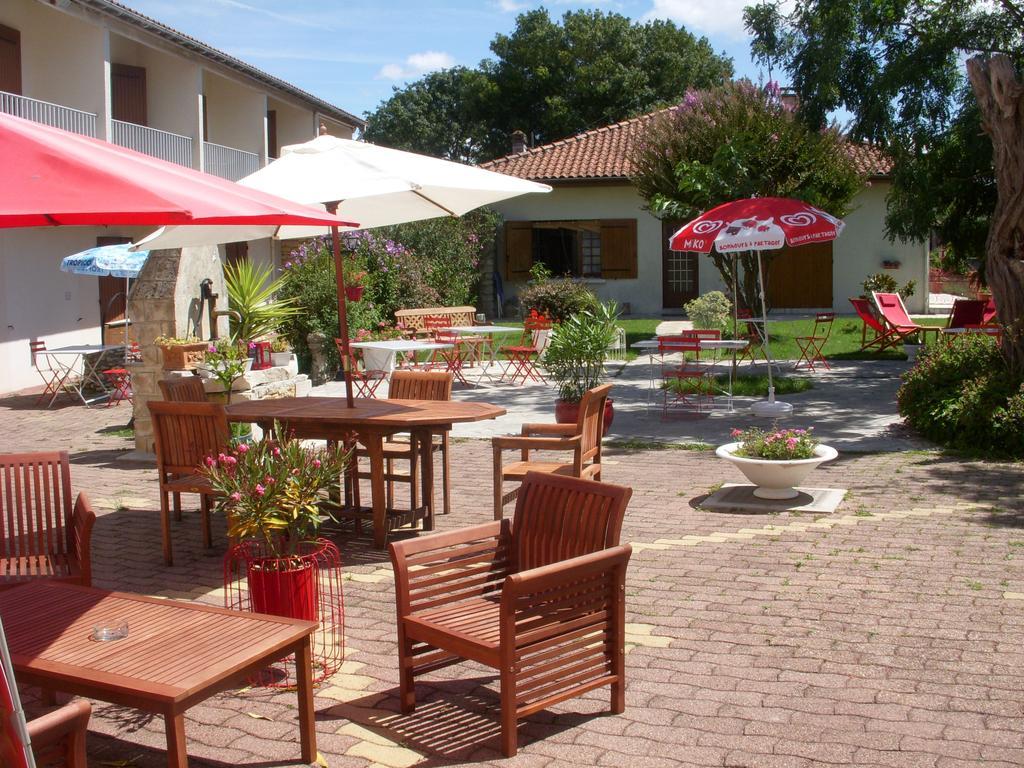 Hotel Les Vieux Acacias Queyrac Exterior photo